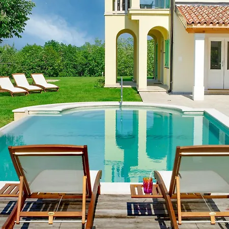 Holiday home Demetra Mit Infinity Pool Und Billiard